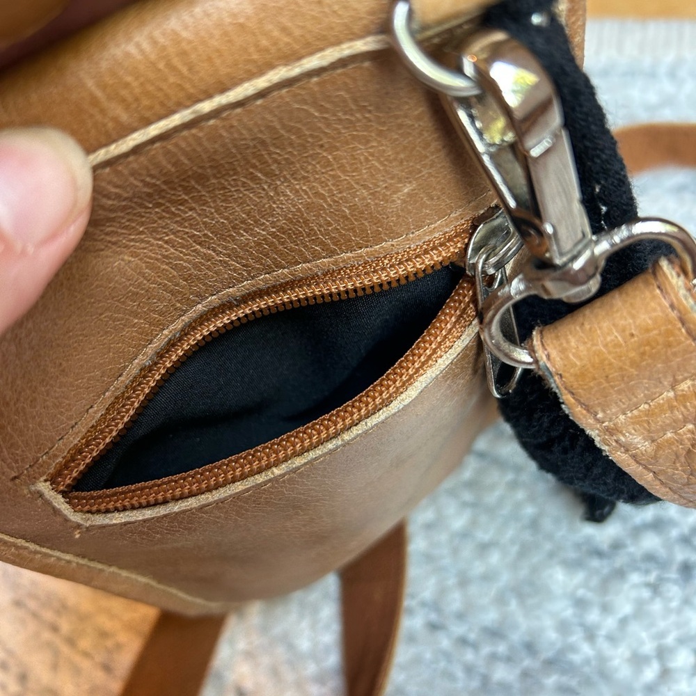 Stanley Street Leather Woven Crossbody Phone Bag Tan Black Tribal Tassel” - Picture 8 of 10